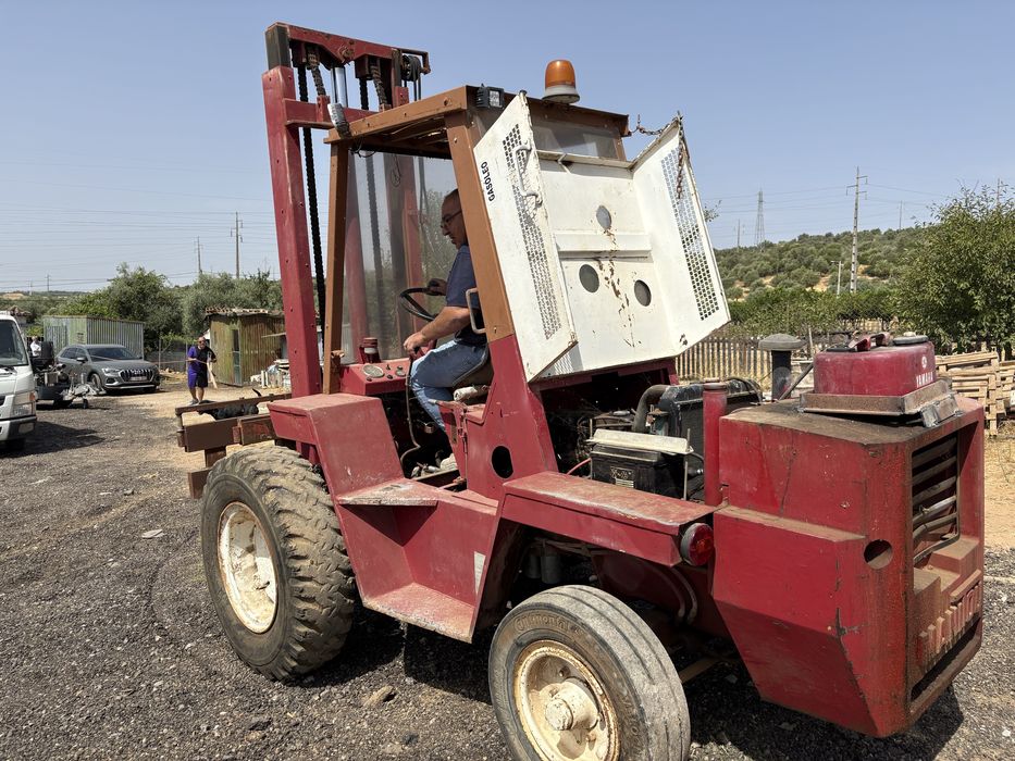 Empilhar manitou todo o terreno