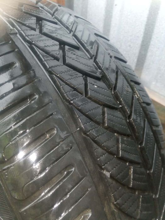 Opony 215 55 R16 wielosezonowe / całoroczne