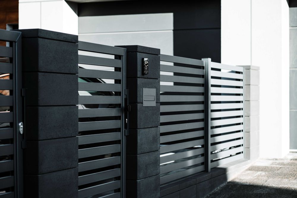 Ogrodzenie Frontowe, Palisada pozioma, Przęsła palisadowe + Joniec