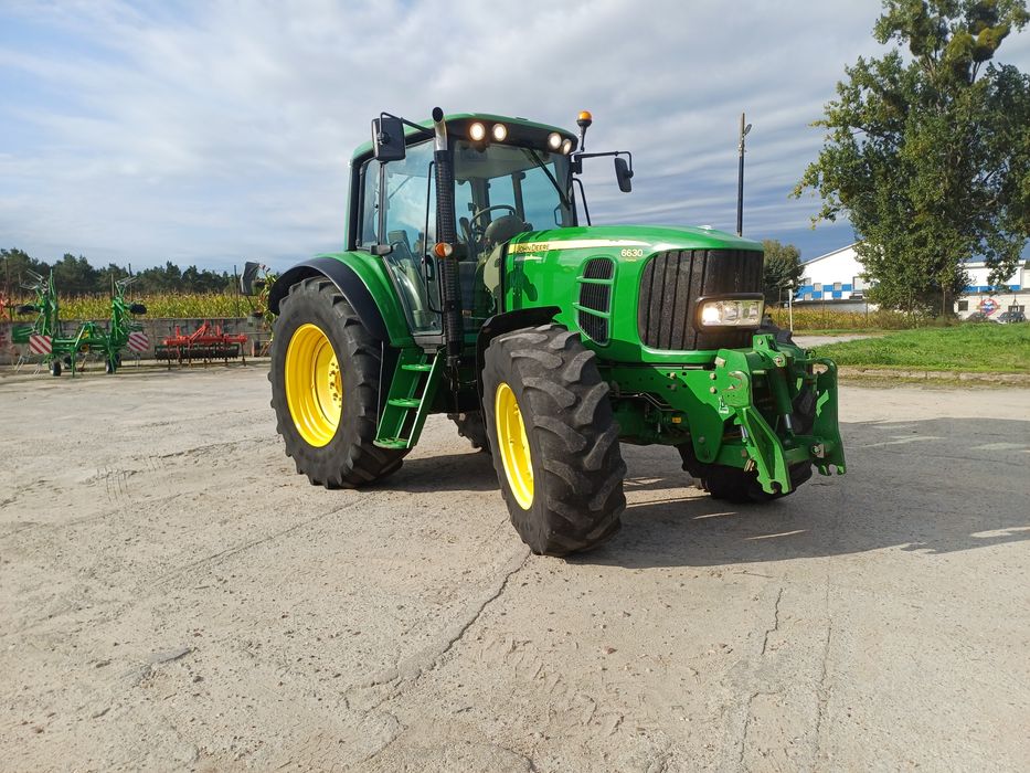 John Deere 6630 nie 6930.  6830