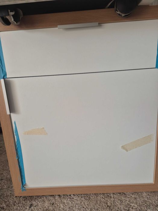 Conjunto de móveis novos.