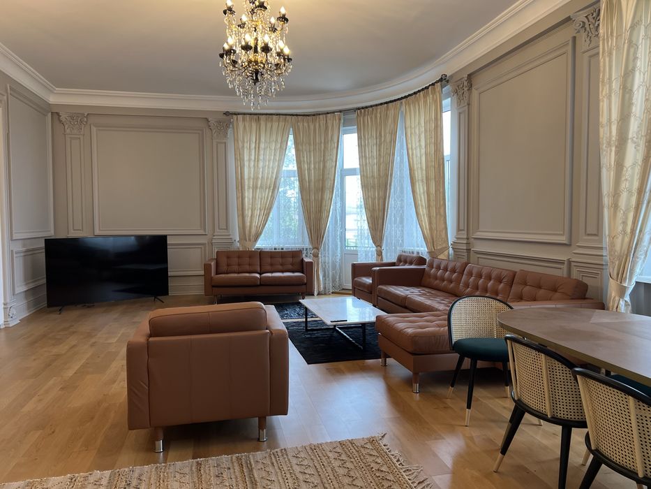 Продаж! Квартира з видом на драмтеатр — історичний центр міста