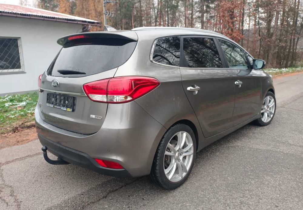 Продаж автомобіля  Kia Carens 2015 з Європи
