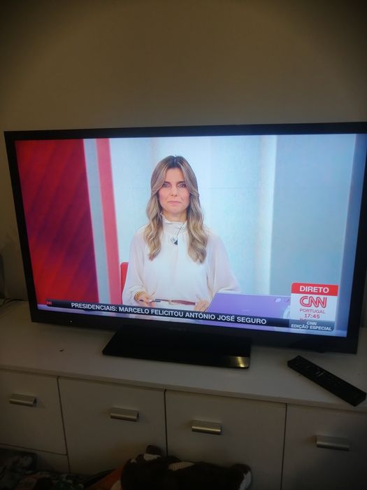TV Sony, ecrã grande 46"