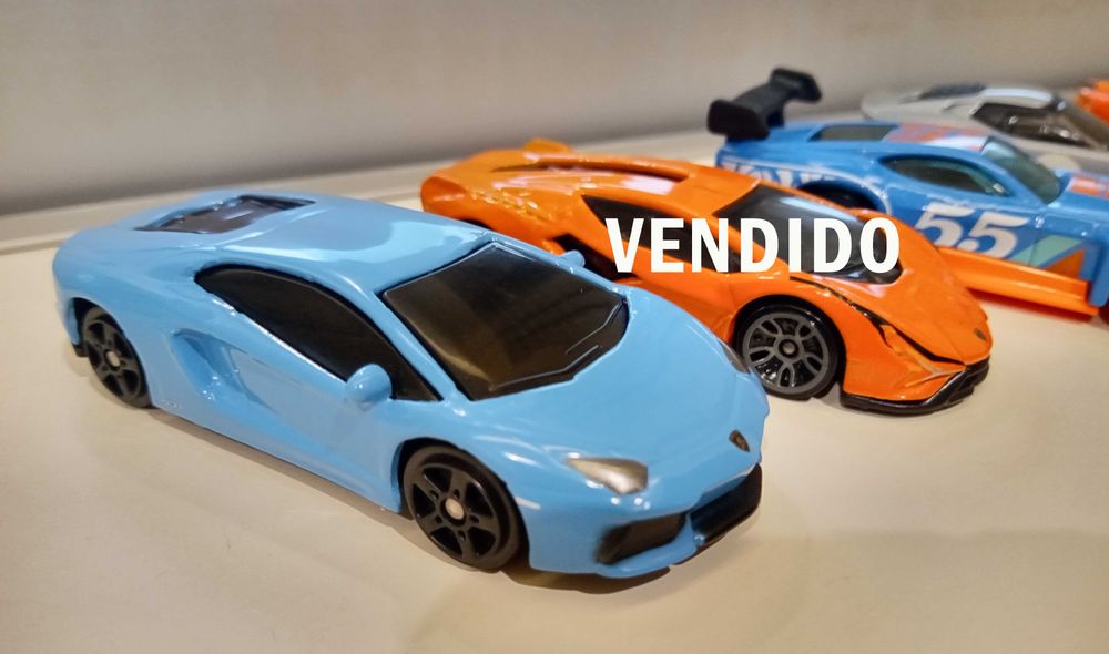 Hot Wheels e outros - 12 carros, escala 1/64