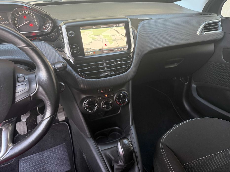 Peugeot 208 1.2 PureTech Style - desde 89€/mês