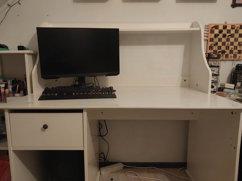 Biurko IKEA z półką
