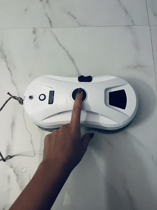 Robot do mycia okien szyb a nawet luster