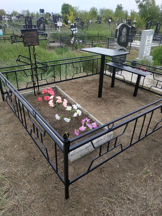 Уборка могил, покраска оград, установка столов, установка оград