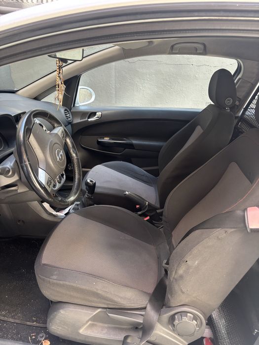 Opel Corsa D comercial
