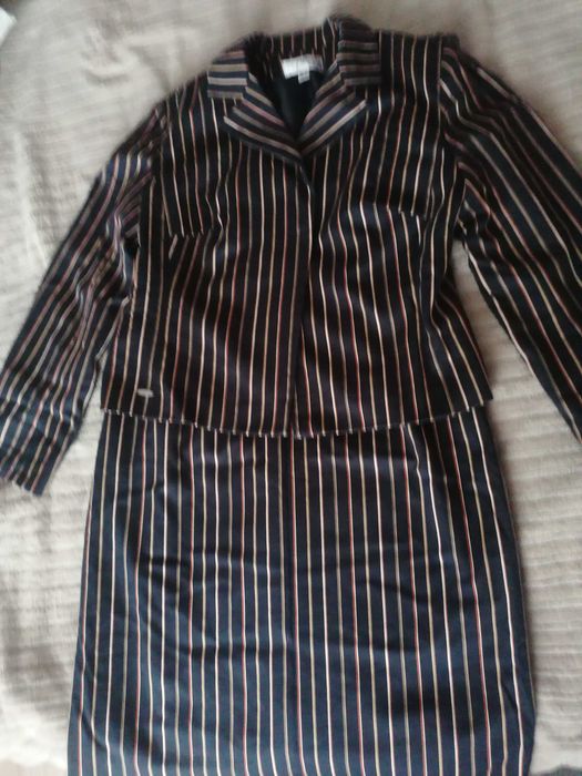 Продам костюм, плаття