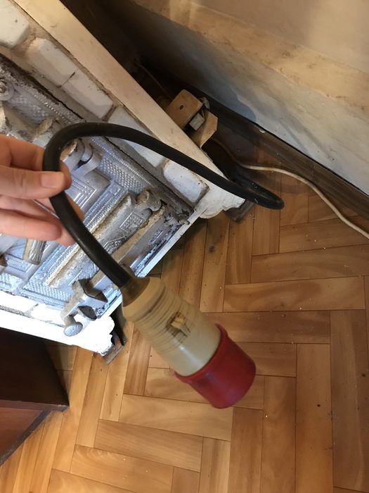 Stary piec kaflowy elektryczny, wysokość 97 cm, sprawny.