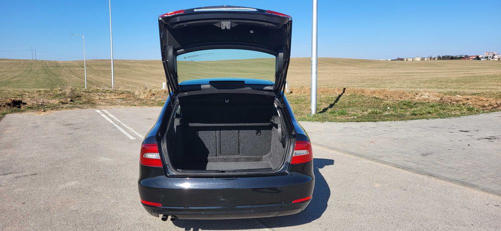 Wynajem samochodu SKODA SUPERB 1,6 MANUAL