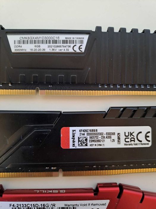 Lote de memórias DDR4 de 8GB de várias marcas