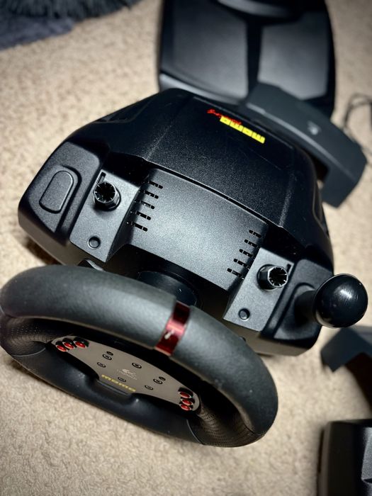 Ігрове кермо Logitech MOMO Racing (Force Feedback)