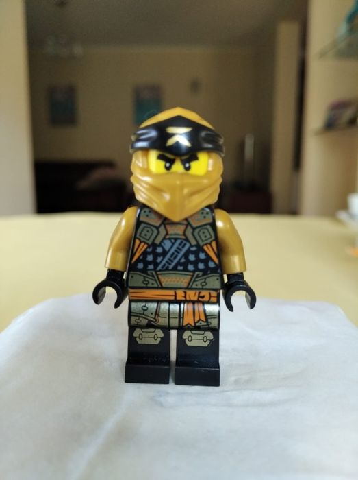 Figurka Lego Ninjago Cole z 16 sezonu