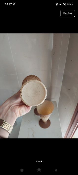 3 copos grandes de gelado em forma de cone em vidro