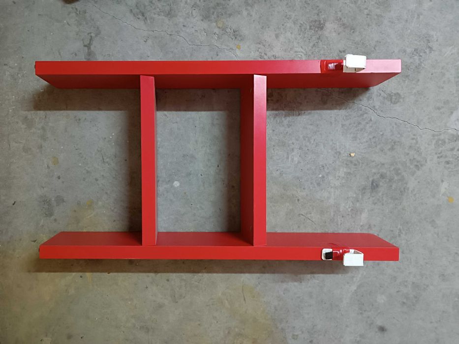 Escada vermelha para cama