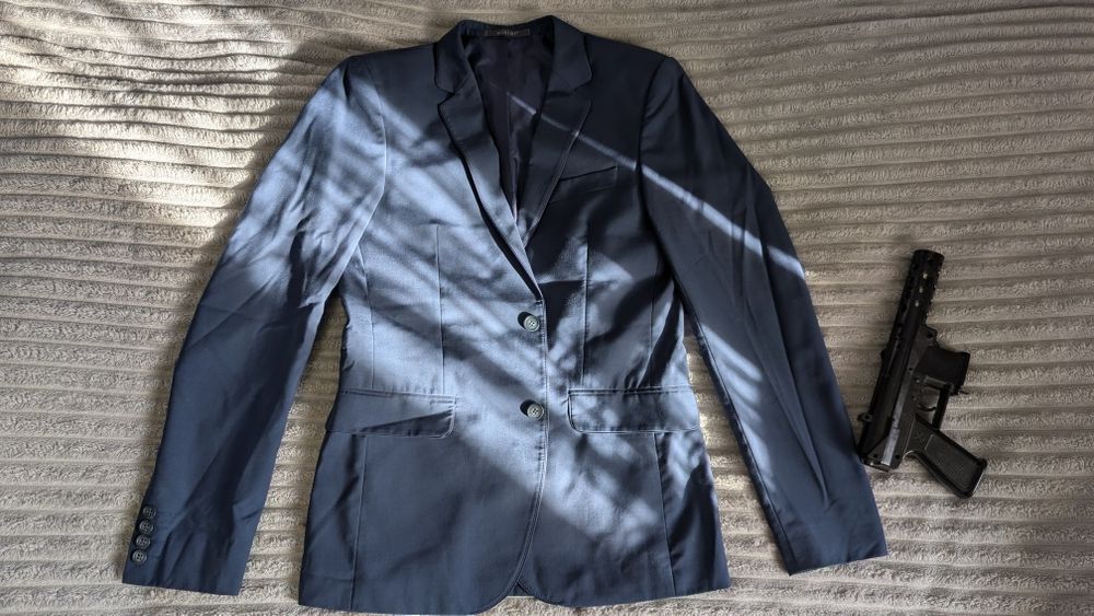 Продам чоловічий класичний костюм 48 розмір Winiar