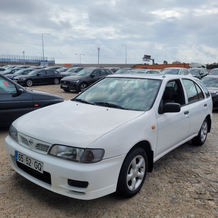 Nissan almera      .