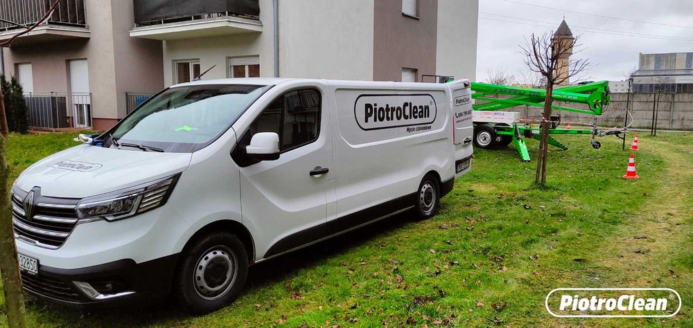 Usługi mycia ciśnieniowego: bruk, elewacja, dach. Mycie paneli PV.