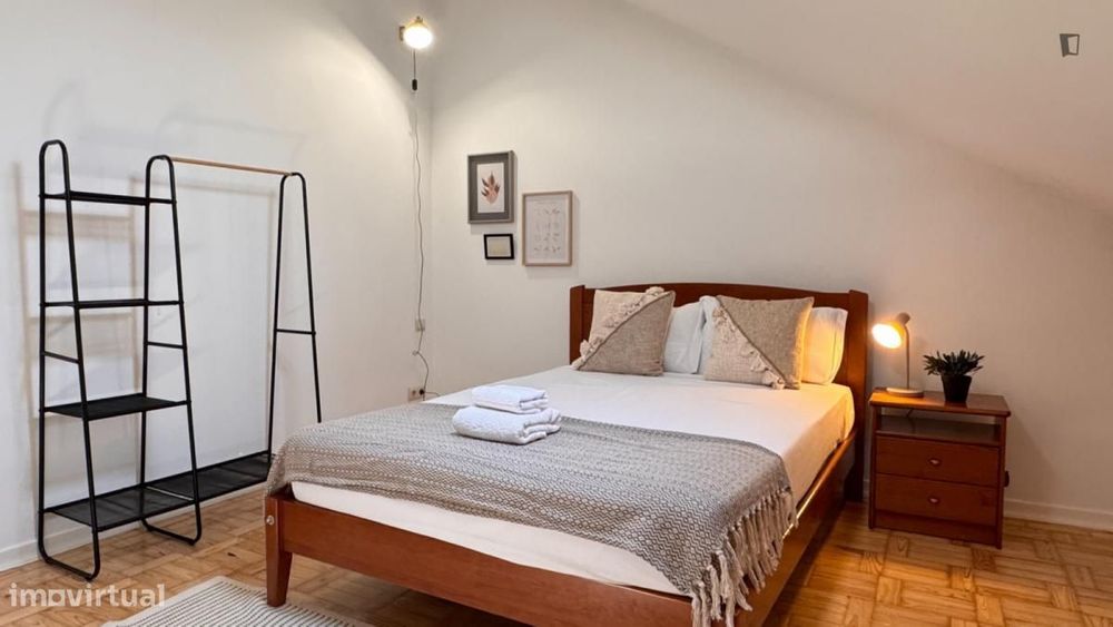 Quarto - localizado em Montes Claros Coimbra