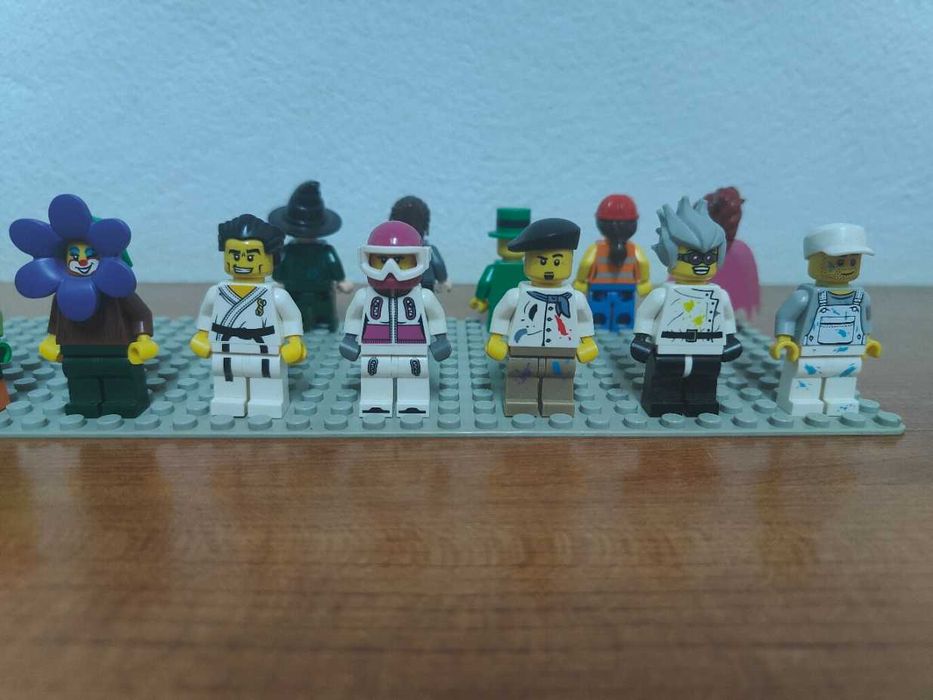 Lot of LEGO Minifigures from Various Themes, €3 Each64584272272386121