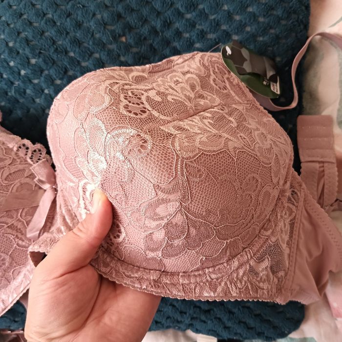 Nowy biustonosz 105DD