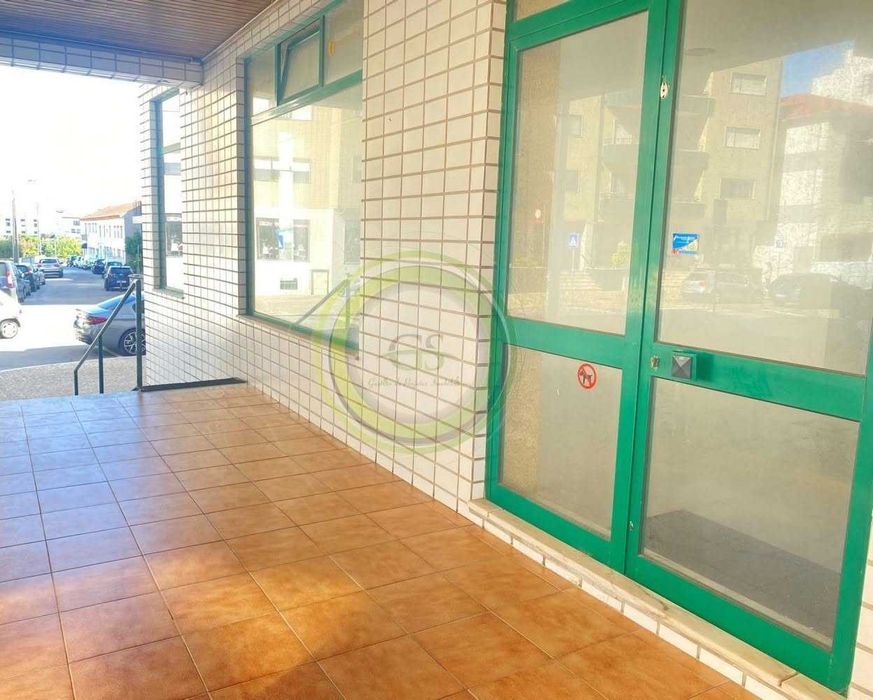 Loja Comercial para Arrendamento em Aver-o-Mar.