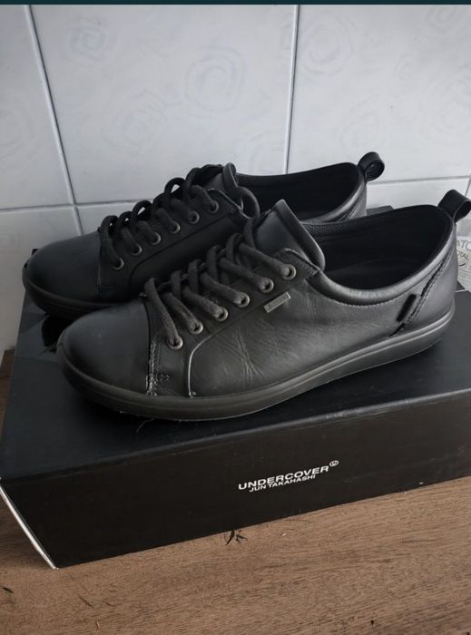 Продам кроссовки ЕССО 39р (женские)