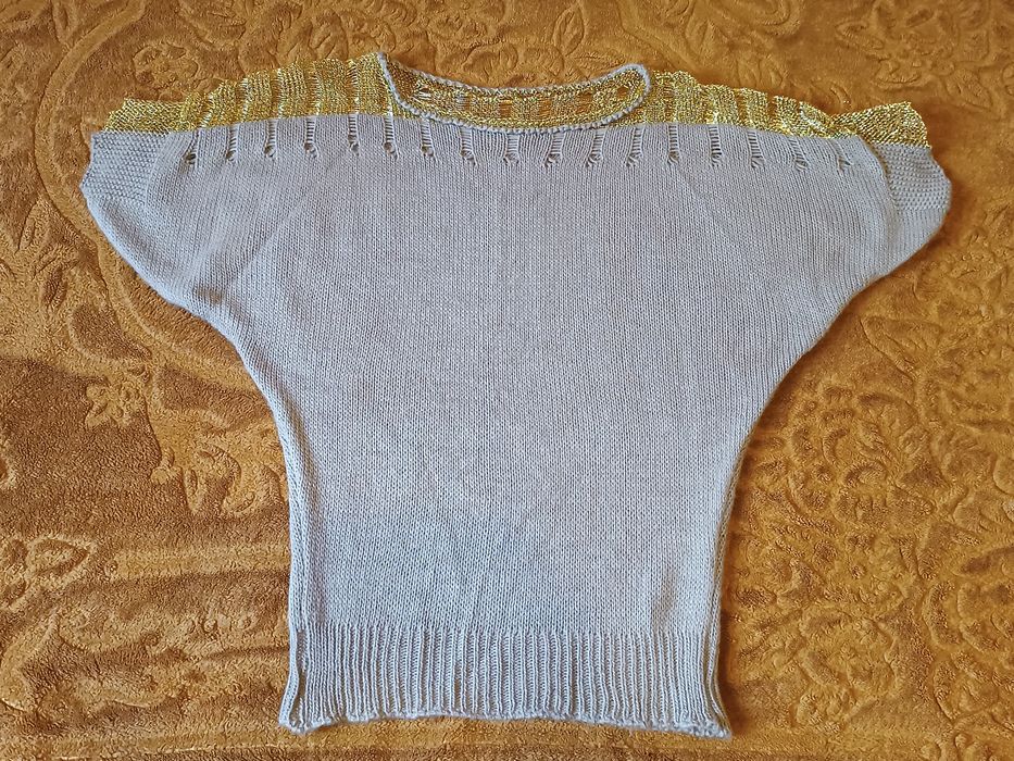 Sweter S złota nitka