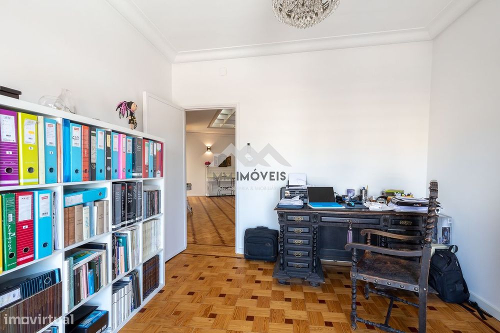 Moradia T5 | Ermesinde | Centro |Remodelada | 750m2 Terreno | Box 4 Ca