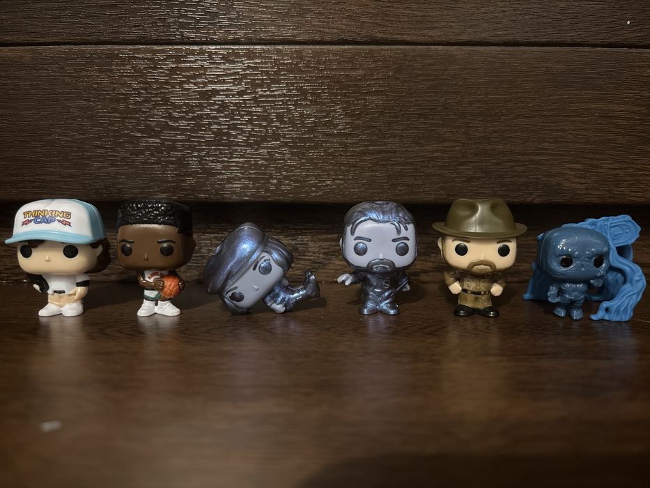 Zamienię figurki stranger things:dustin,lucas,robin,hopper i UD,vecna