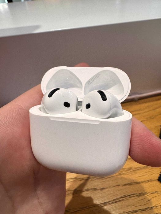Б/У AirPods 4 with Active Noise Cancellation (MXP93)