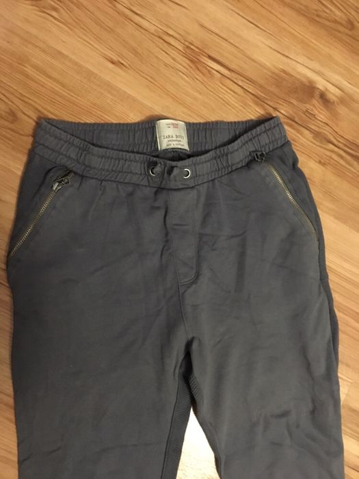 Szare spodnie dresowe z kieszeniami