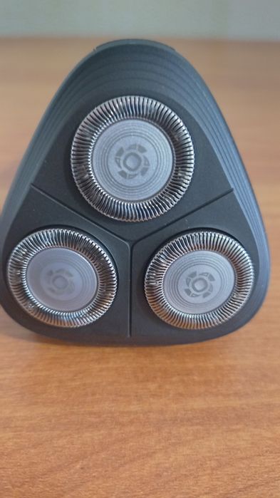 Електробритва Philips 1000+чохол.