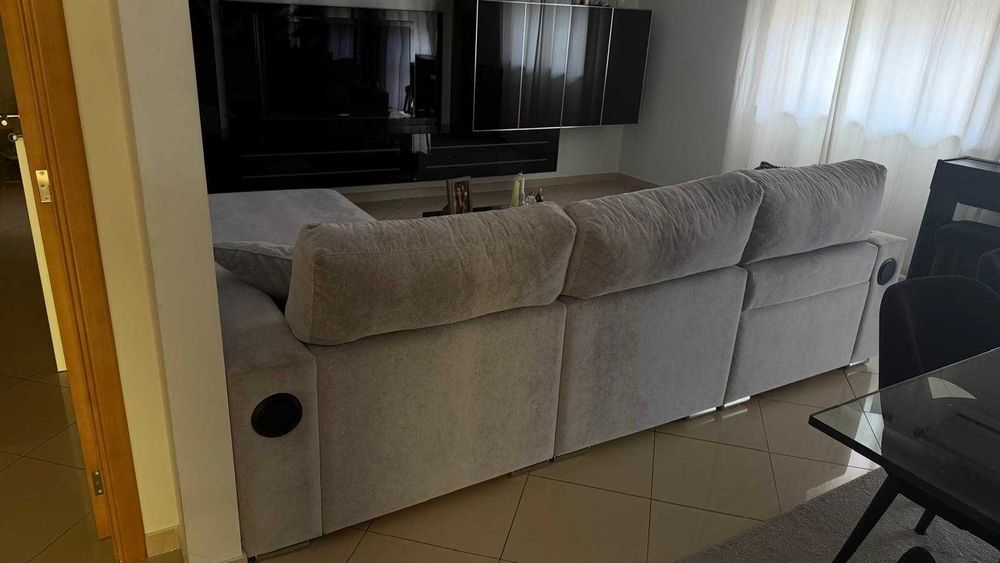 Sofá Chaise Longue com Relax Elétrico, Bluetooth e Arrumos
