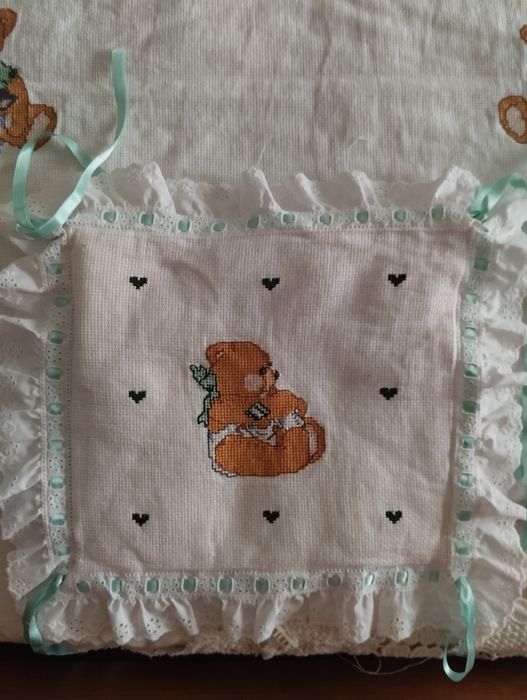 Vendo colcha de cama de bebê