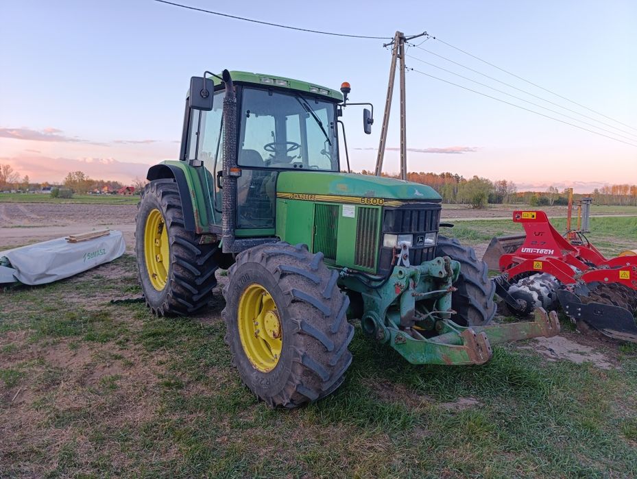John Deere 6600.