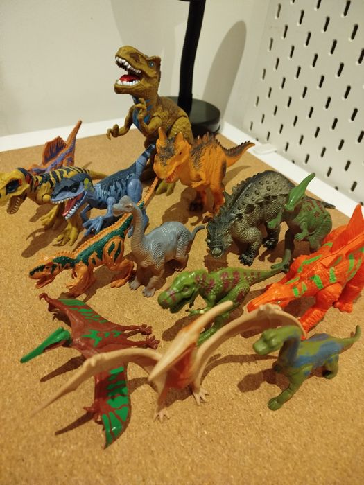 Figuras de dinossauros