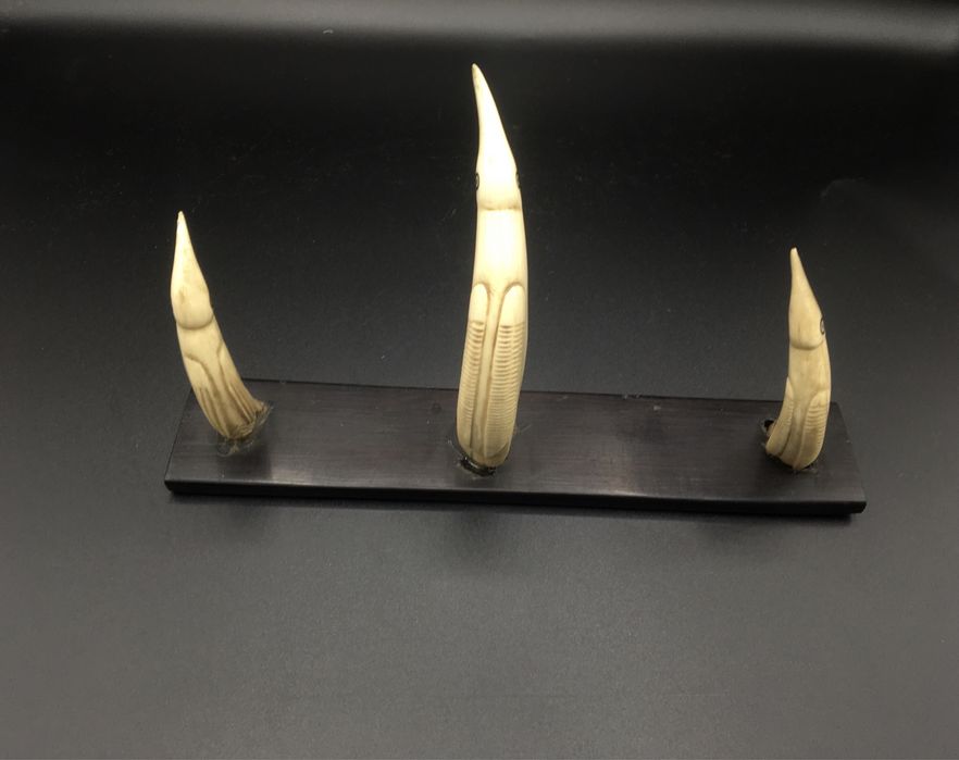 Esculturas aves em osso