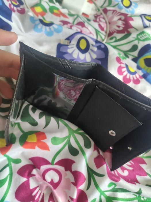 Czarny portfel skaj
