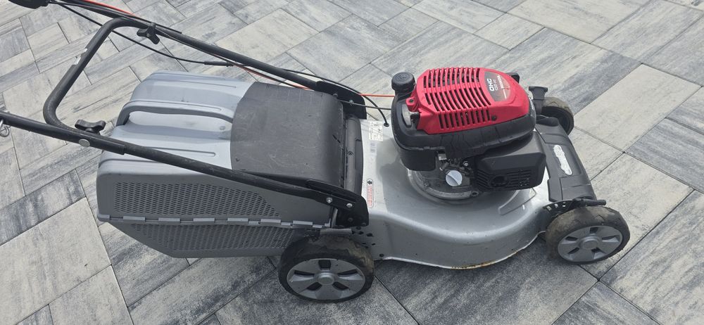 Kosiarka spalinowa z napędem Honda GCV135