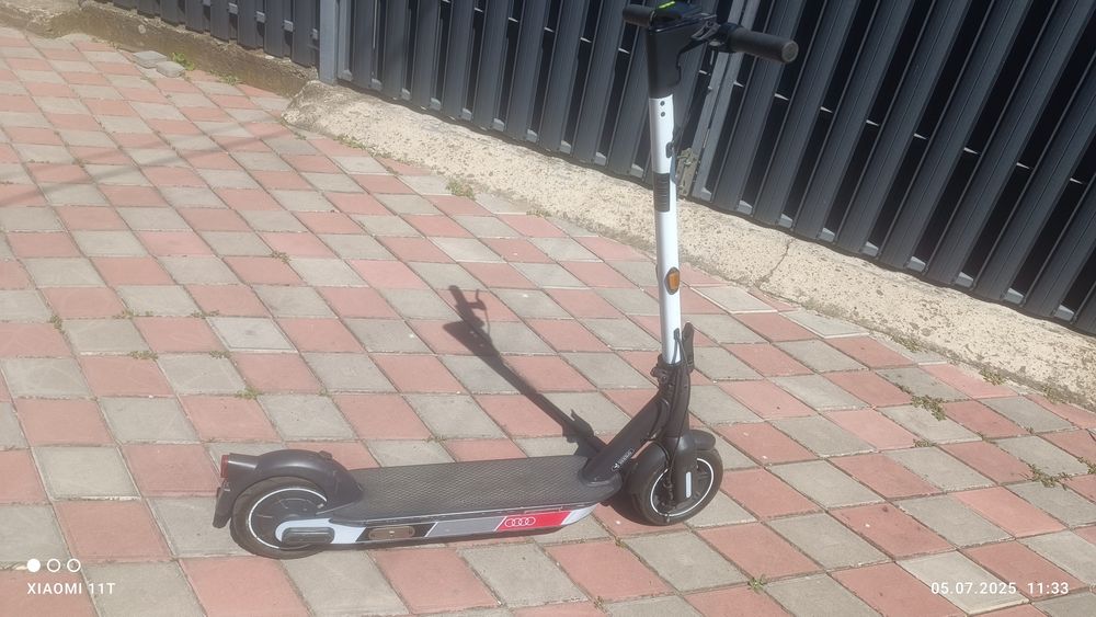 Продам самокат audi