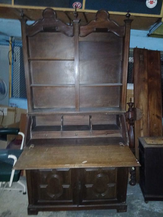 Escrivaninha com alçado