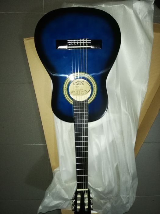 Guitarra clássica azul 1/2 e kit para crianças