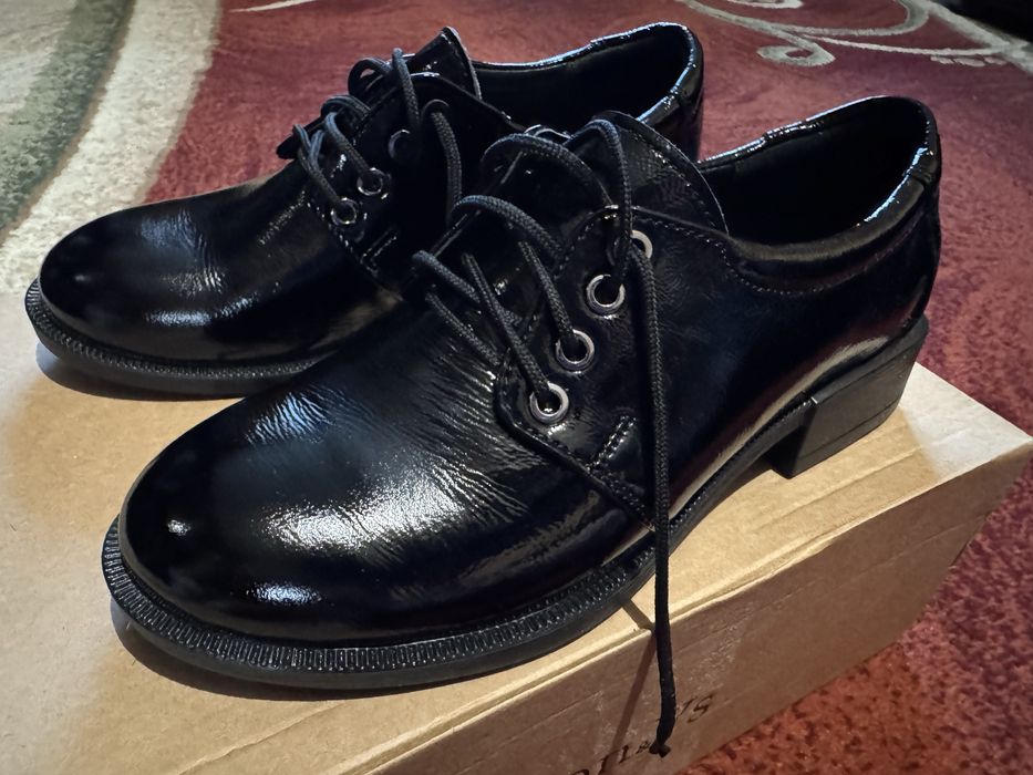Нові шкіряні туфлі 36 розмір