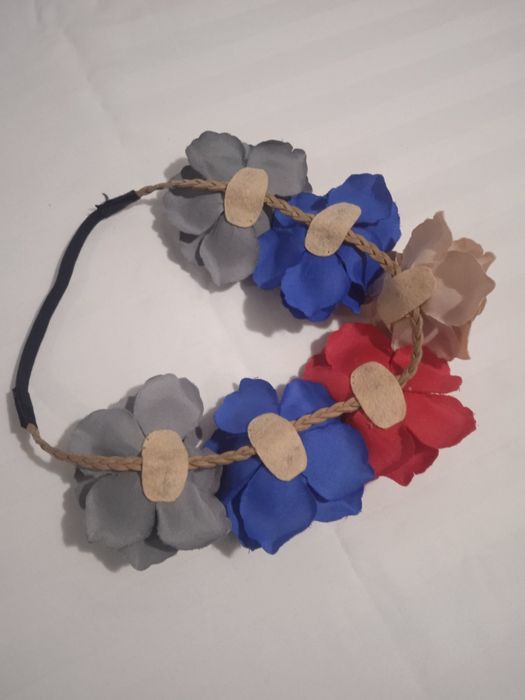 обруч з квітами святковий Вінок на голову на резинці 56-64 см