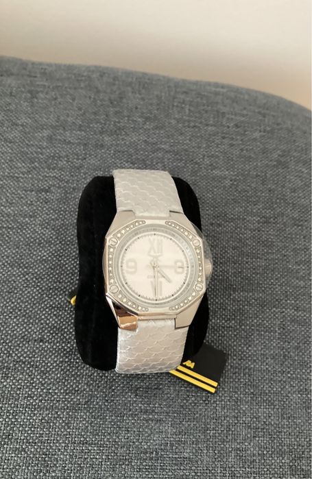 Relogio de mulher da marca Carrera