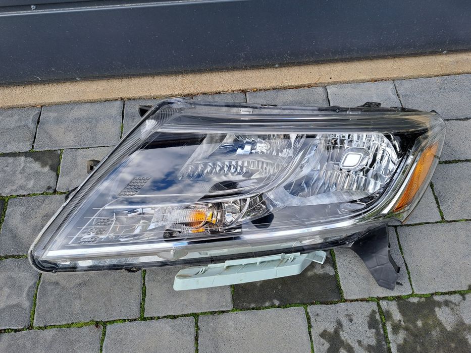 Nissan Pathfinder R52 lampa lewa przednia przód USA